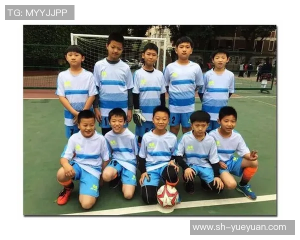 儿童足球小球星赛场英姿展现激情动作点燃无限梦想