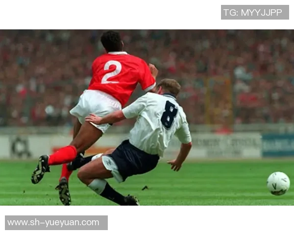 球星激情爆发砸足球的瞬间，背后藏着哪些激动人心的故事与情感